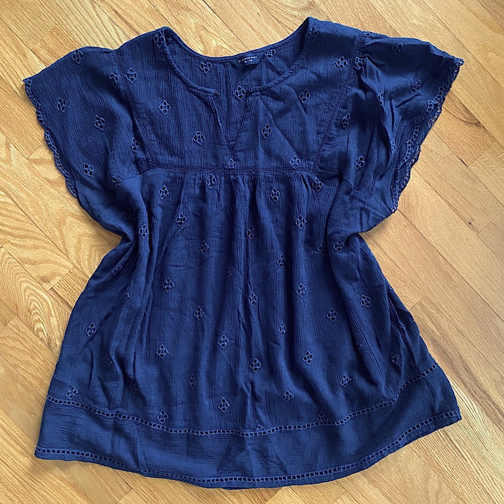 Detailed navy blouse